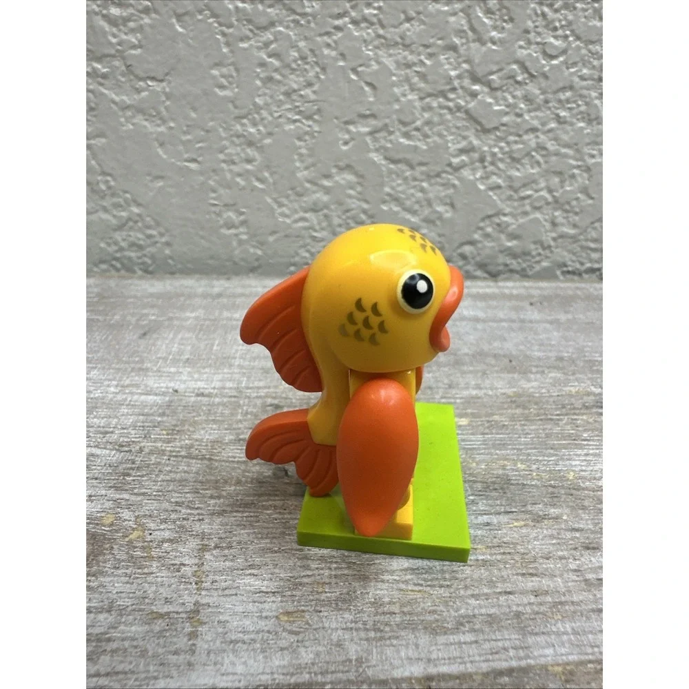 $8 🌙 LEGO Minifigures Series 28 Goldfish Costume 71051 CMF Minifig NWOB